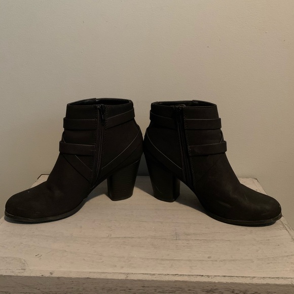❌SOLD Small heeled black booties like new - Picture 5 of 10
